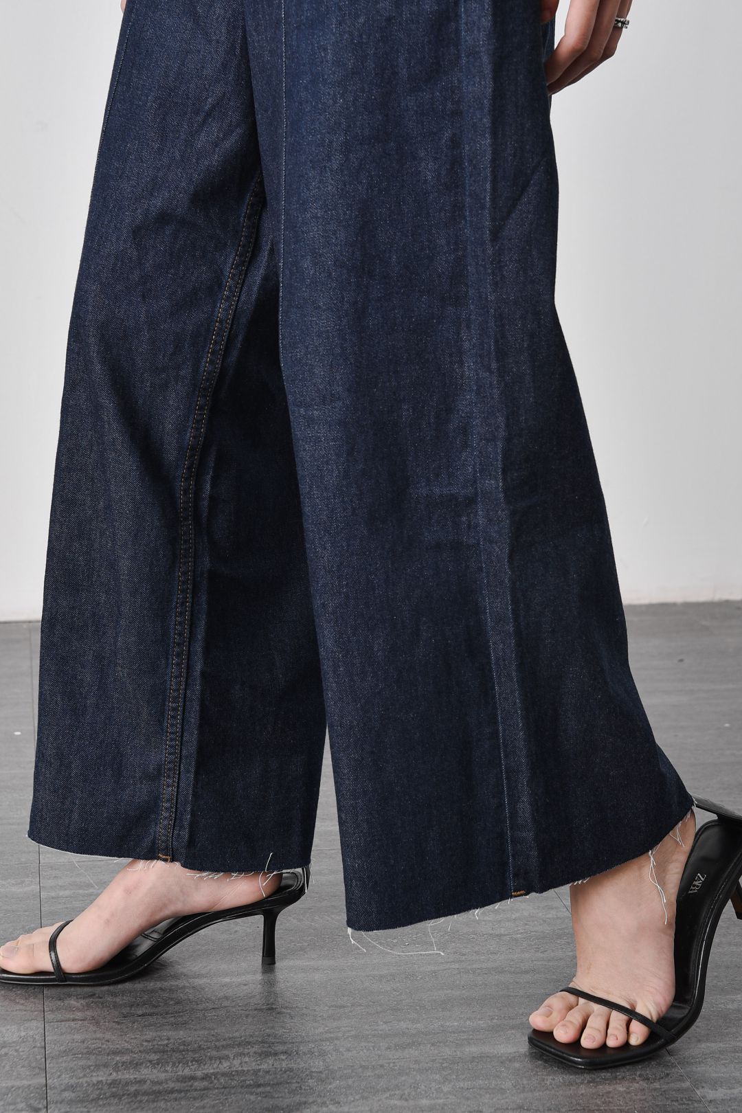 Lady CutOff Wide Leg Jeans TEN11